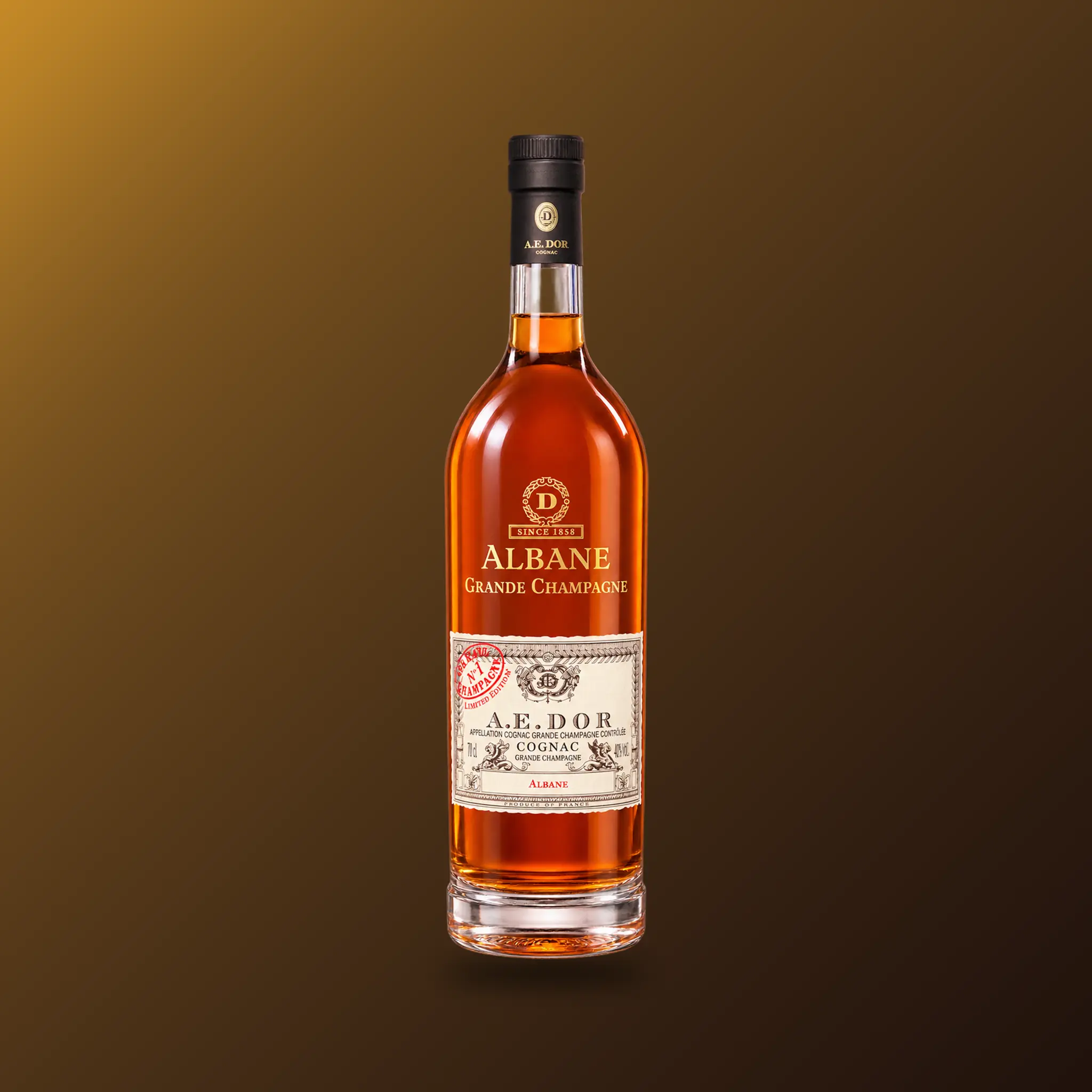 A.E. DOR Albane Grande Champagne Cognac vor braun-goldenem Hintergrund