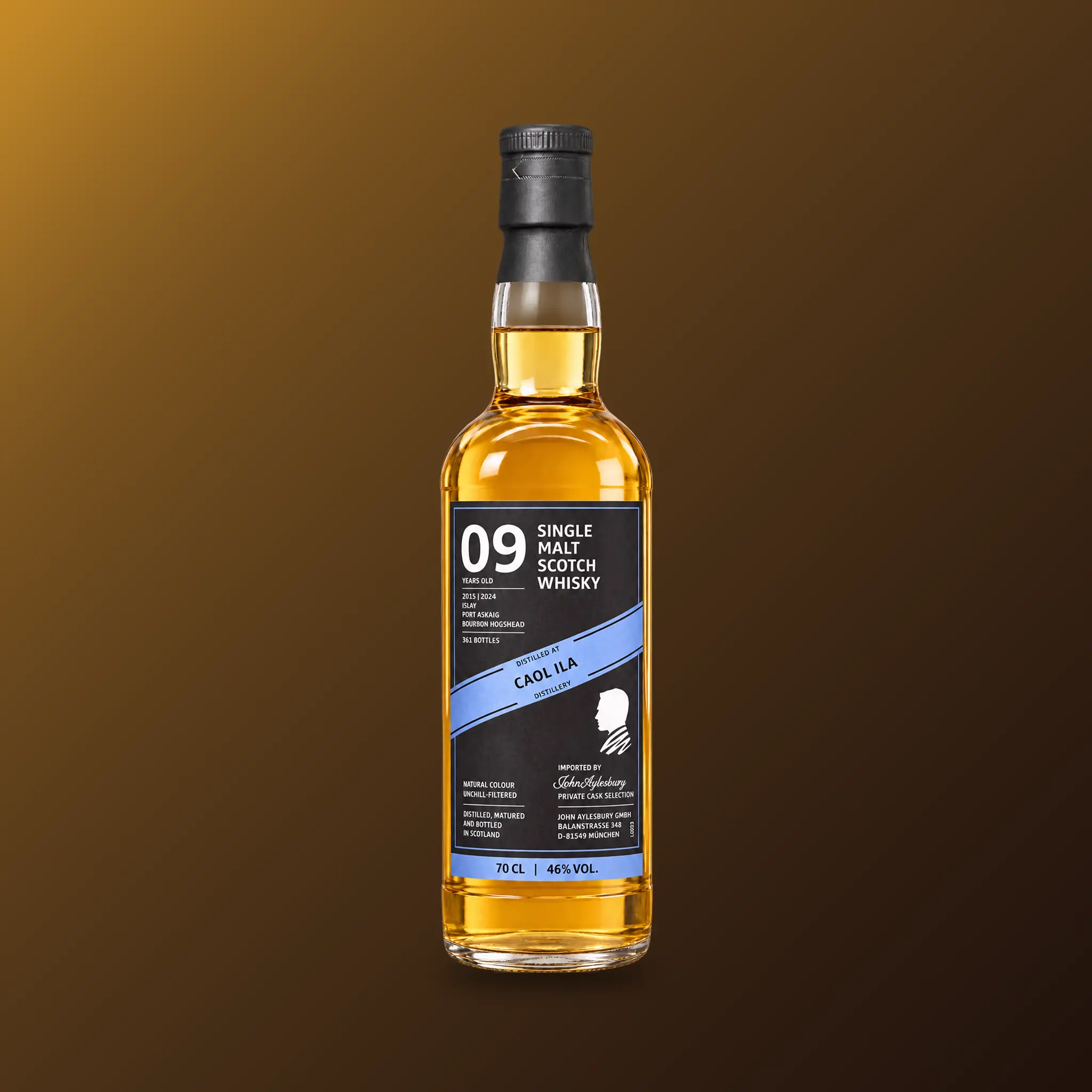 Caol Ila 9 Years John Aylesbury Private Cask Selection vor braun-goldenem Hintergrund